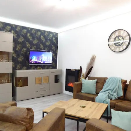 Διαμέρισμα Glamory Pool Sauna Wifi 6 Personen Near Bikepark Balkon Ps4